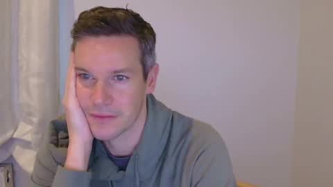 Snapshot of aussiesurfer0000 chatting on 02/17/25, 09:30 aussiesurfer0000 online show from 02/17/25, 09:30