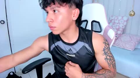 Snapshot of austin_valverde chatting on 12/17/25, 02:34 Austin online show from 12/17/25, 02:34