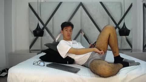 austinreeds online show from 10/14/25, 03:24