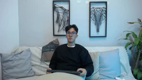 austinreeds online show from 11/04/25, 03:44