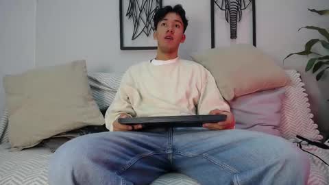 austinreeds online show from 11/05/25, 12:05