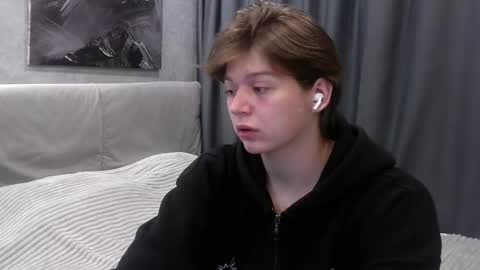 Snapshot of ausxuw chatting on 09/23/25, 10:24 ausxuw online show from 09/23/25, 10:24