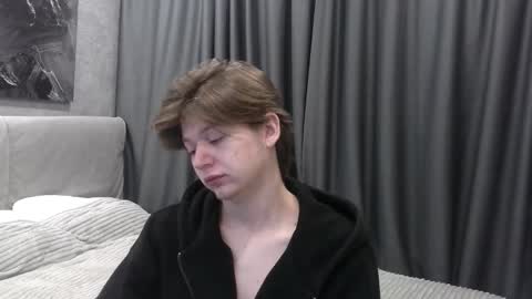 Snapshot of ausxuw chatting on 10/09/25, 03:48 ausxuw online show from 10/09/25, 03:48