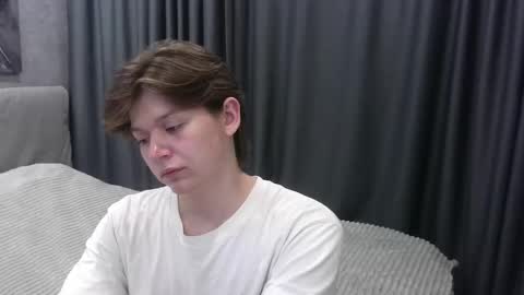 Snapshot of ausxuw chatting on 10/15/25, 08:31 ausxuw online show from 10/15/25, 08:31