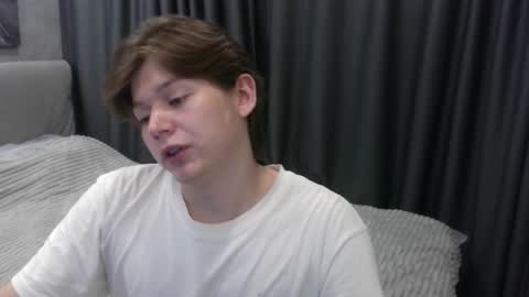 Snapshot of ausxuw chatting on 10/16/25, 10:11 ausxuw online show from 10/16/25, 10:11