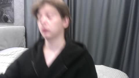 Snapshot of ausxuw chatting on 10/17/25, 10:34 ausxuw online show from 10/17/25, 10:34