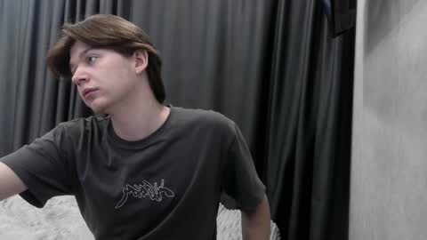 Snapshot of ausxuw chatting on 10/21/25, 04:57 ausxuw online show from 10/21/25, 04:57