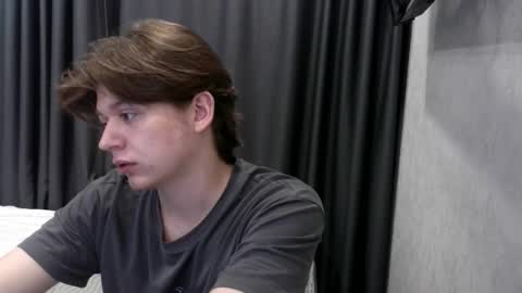 Snapshot of ausxuw chatting on 10/21/25, 10:32 ausxuw online show from 10/21/25, 10:32