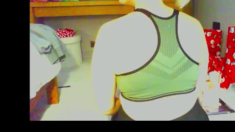 Snapshot of autumn_secret chatting on 12/11/24, 02:44 Autumn secret online show from 12/11/24, 02:44