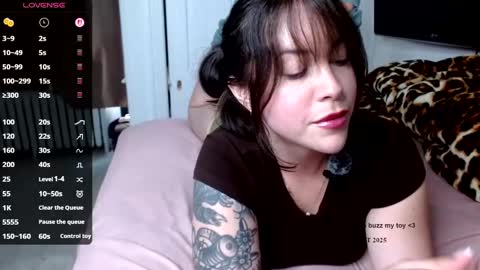 Snapshot of autumnb712 chatting on 09/19/25, 05:46 autumnb712 online show from 09/19/25, 05:46