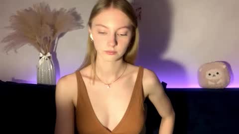 Snapshot of autumnroginson chatting on 09/25/25, 03:27 Annie online show from 09/25/25, 03:27