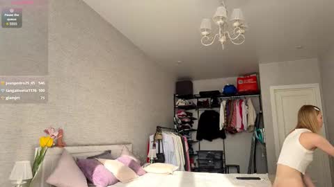 Annie online show from 03/12/26, 01:06