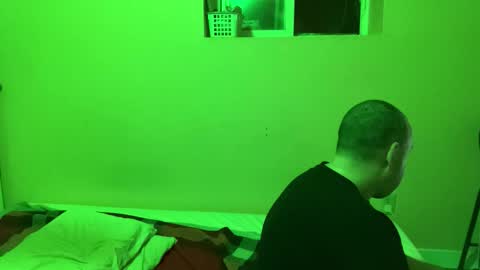 Snapshot of auz1812 chatting on 12/22/25, 03:09 Auz online show from 12/22/25, 03:09