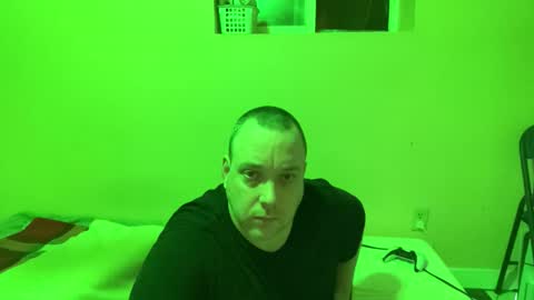 Snapshot of auz1812 chatting on 12/23/25, 05:38 Auz online show from 12/23/25, 05:38