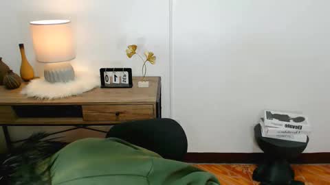 Snapshot of ava_lux chatting on 09/21/25, 11:01 Ava online show from 09/21/25, 11:01