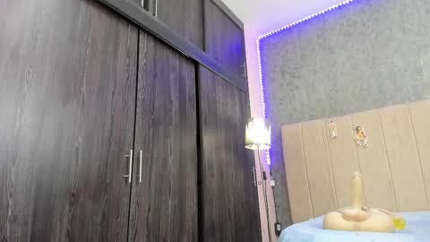 Snapshot of avaa_am chatting on 12/21/25, 02:30 AVA online show from 12/21/25, 02:30