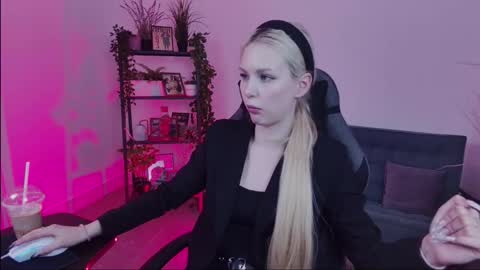 Snapshot of avadaviis chatting on 09/22/25, 10:39 Ava nonude online show from 09/22/25, 10:39