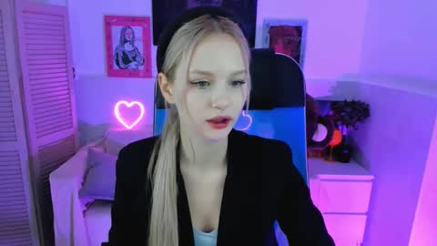 Snapshot of avadaviis chatting on 10/18/25, 02:29 Ava nonude online show from 10/18/25, 02:29