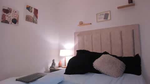 Snapshot of avaline_blanc chatting on 12/12/24, 03:32 Avaline Help me reach 100 likes TRANSMISSION EVERY DAY FROM 39 PM online show from 12/12/24, 03:32