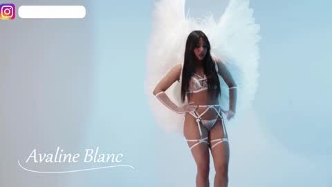 Snapshot of avaline_blanc chatting on 12/25/24, 02:14 Avaline Help me reach 100 likes TRANSMISSION EVERY DAY FROM 39 PM online show from 12/25/24, 02:14