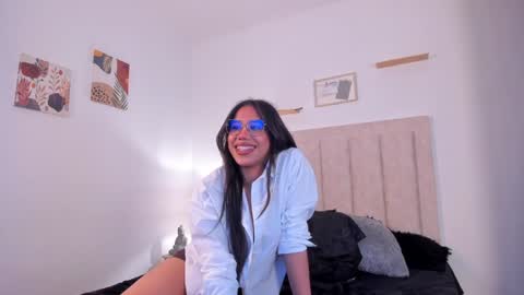 Snapshot of avaline_blanc chatting on 01/12/25, 11:50 Avaline Help me reach 100 likes TRANSMISSION EVERY DAY FROM 39 PM online show from 01/12/25, 11:50