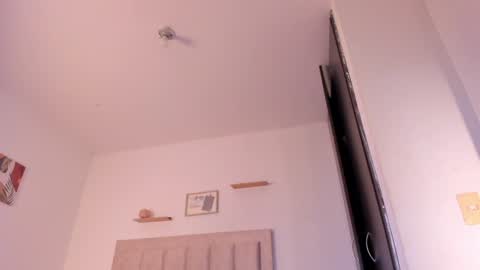 Snapshot of avaline_blanc chatting on 01/20/25, 11:54 Avaline Help me reach 100 likes TRANSMISSION EVERY DAY FROM 39 PM online show from 01/20/25, 11:54