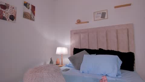 Snapshot of avaline_blanc chatting on 01/25/25, 03:09 Avaline Help me reach 100 likes TRANSMISSION EVERY DAY FROM 39 PM online show from 01/25/25, 03:09