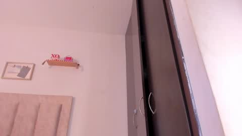 Snapshot of avaline_blanc chatting on 02/21/25, 01:33 Avaline Help me reach 100 likes TRANSMISSION EVERY DAY FROM 39 PM online show from 02/21/25, 01:33