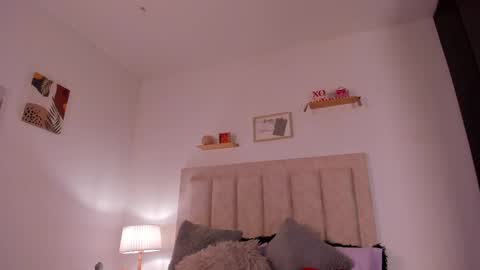 Snapshot of avaline_blanc chatting on 02/23/25, 02:07 Avaline Help me reach 100 likes TRANSMISSION EVERY DAY FROM 39 PM online show from 02/23/25, 02:07