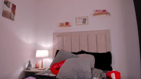 Snapshot of avaline_blanc chatting on 02/25/25, 05:08 Avaline Help me reach 100 likes TRANSMISSION EVERY DAY FROM 39 PM online show from 02/25/25, 05:08