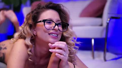 Ava online show from 11/09/25, 05:39