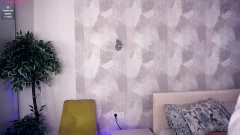 avaobierne online show from 12/18/25, 07:20