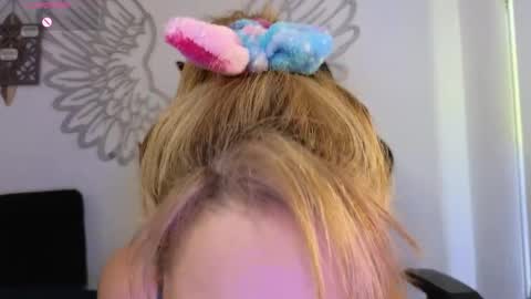 Ava online show from 05/03/26, 02:01