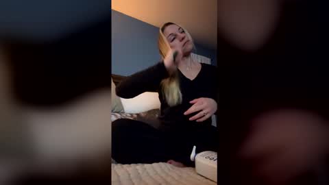 Snapshot of avarosefit chatting on 02/04/26, 02:17 Ava Rose online show from 02/04/26, 02:17