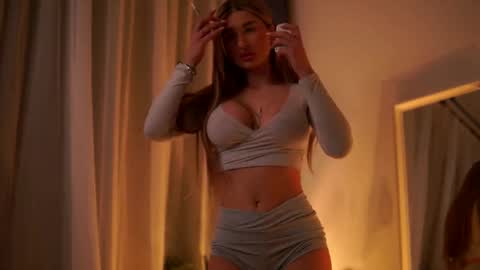 Snapshot of avashay chatting on 03/12/25, 02:09 Carina online show from 03/12/25, 02:09