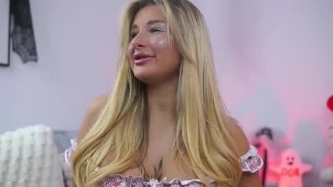 Snapshot of avashay chatting on 10/27/25, 09:52 Carina online show from 10/27/25, 09:52