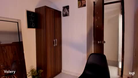 Valery -- online show from 11/28/25, 06:32