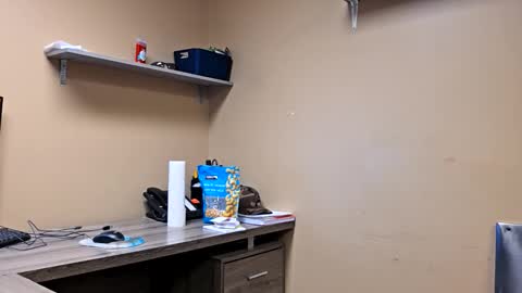 Snapshot of averageandsum chatting on 01/19/26, 01:53 averageandsum online show from 01/19/26, 01:53