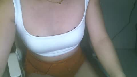 Snapshot of averageuncut1 chatting on 03/07/25, 02:04 Rhian online show from 03/07/25, 02:04