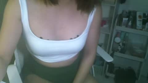 Snapshot of averageuncut1 chatting on 03/08/25, 03:39 Rhian online show from 03/08/25, 03:39