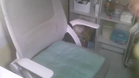 Snapshot of averageuncut1 chatting on 03/10/25, 04:03 Rhian online show from 03/10/25, 04:03