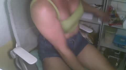 Snapshot of averageuncut1 chatting on 03/12/25, 04:30 Rhian online show from 03/12/25, 04:30