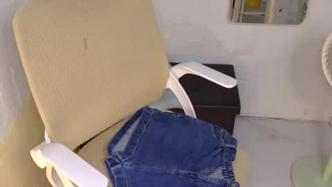 Snapshot of averageuncut1 chatting on 09/10/25, 02:55 Rhian online show from 09/10/25, 02:55