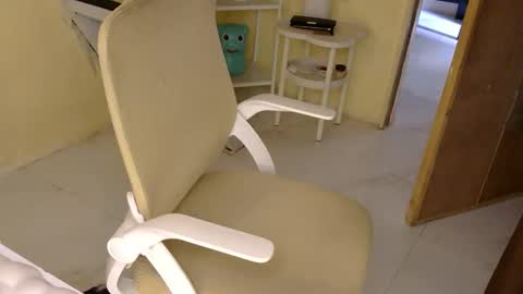 Snapshot of averageuncut1 chatting on 10/14/25, 03:40 Rhian online show from 10/14/25, 03:40