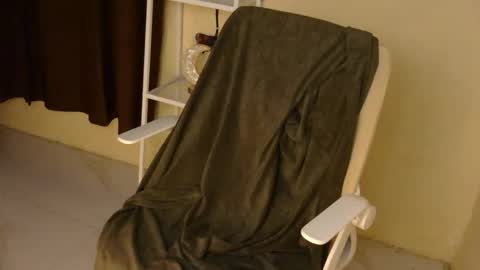 Snapshot of averageuncut1 chatting on 10/22/25, 03:23 Rhian online show from 10/22/25, 03:23