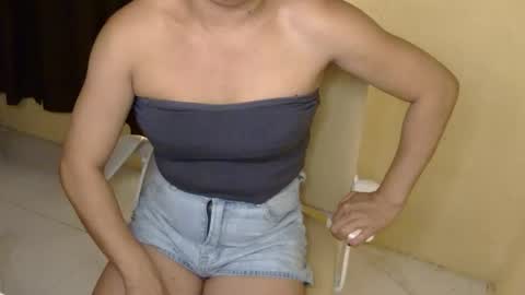 Snapshot of averageuncut1 chatting on 10/28/25, 05:37 Rhian online show from 10/28/25, 05:37