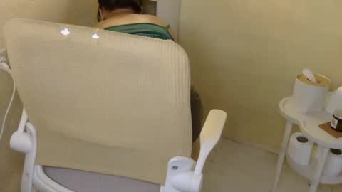 Snapshot of averageuncut1 chatting on 11/10/25, 03:16 Rhian online show from 11/10/25, 03:16