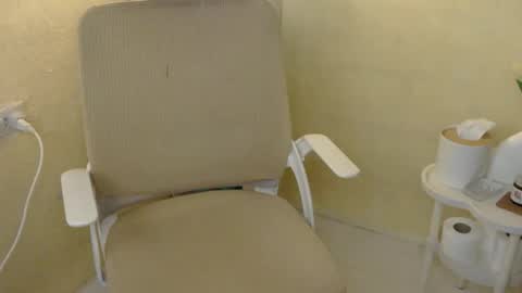 Snapshot of averageuncut1 chatting on 11/10/25, 05:45 Rhian online show from 11/10/25, 05:45