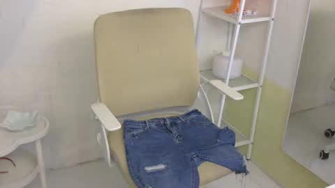 Snapshot of averageuncut1 chatting on 01/31/26, 07:11 Rhian online show from 01/31/26, 07:11