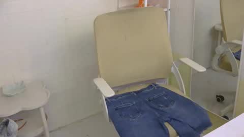 Snapshot of averageuncut1 chatting on 02/03/26, 05:05 Rhian online show from 02/03/26, 05:05